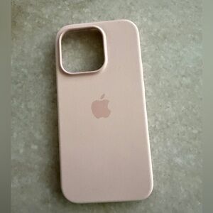 Official Apple silicone case in Chalk Pink for iPhone 14 Pro